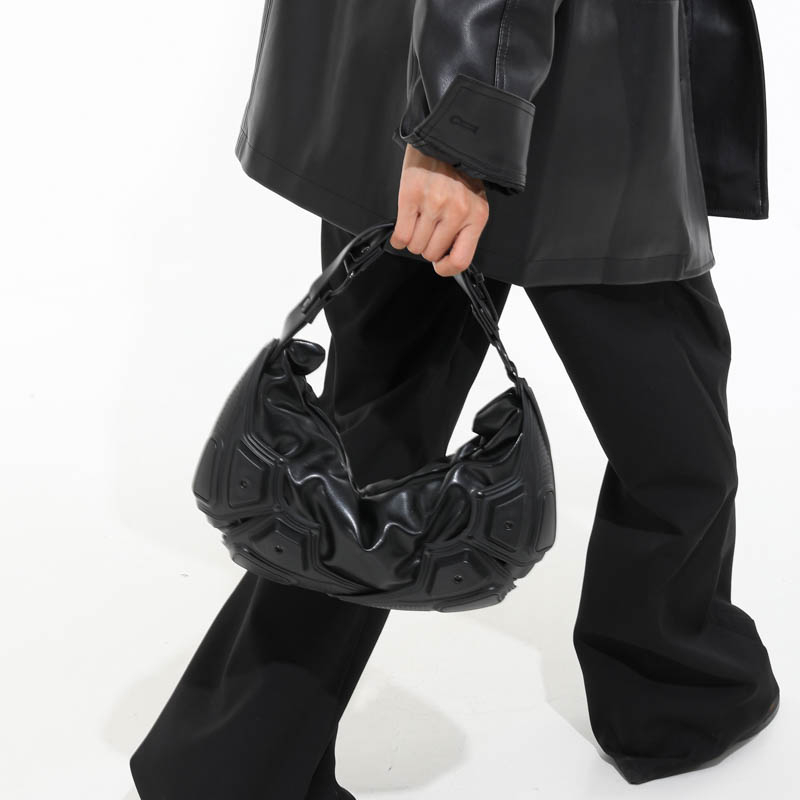 Dark Trendy Half Moon Shaped H - Women Bags 2026 Trends บทวิจารณ์และราคา